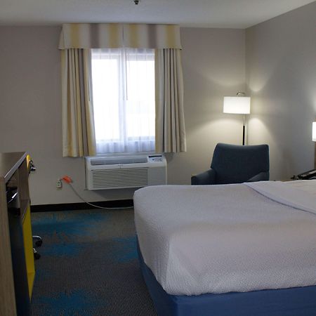 Days Inn By Wyndham Colby Bagian luar foto