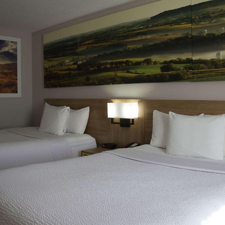 Days Inn By Wyndham Colby Bagian luar foto