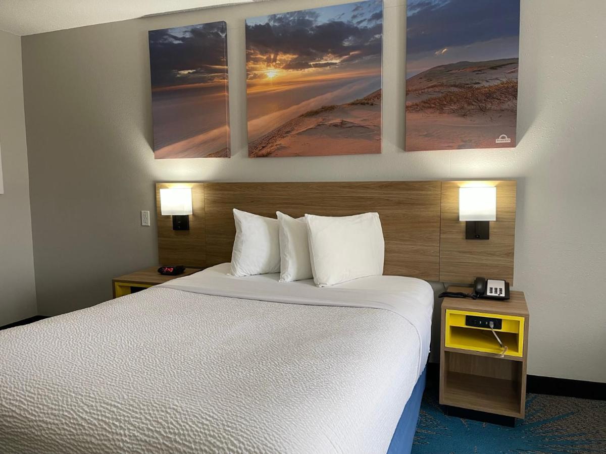 Days Inn By Wyndham Colby Bagian luar foto