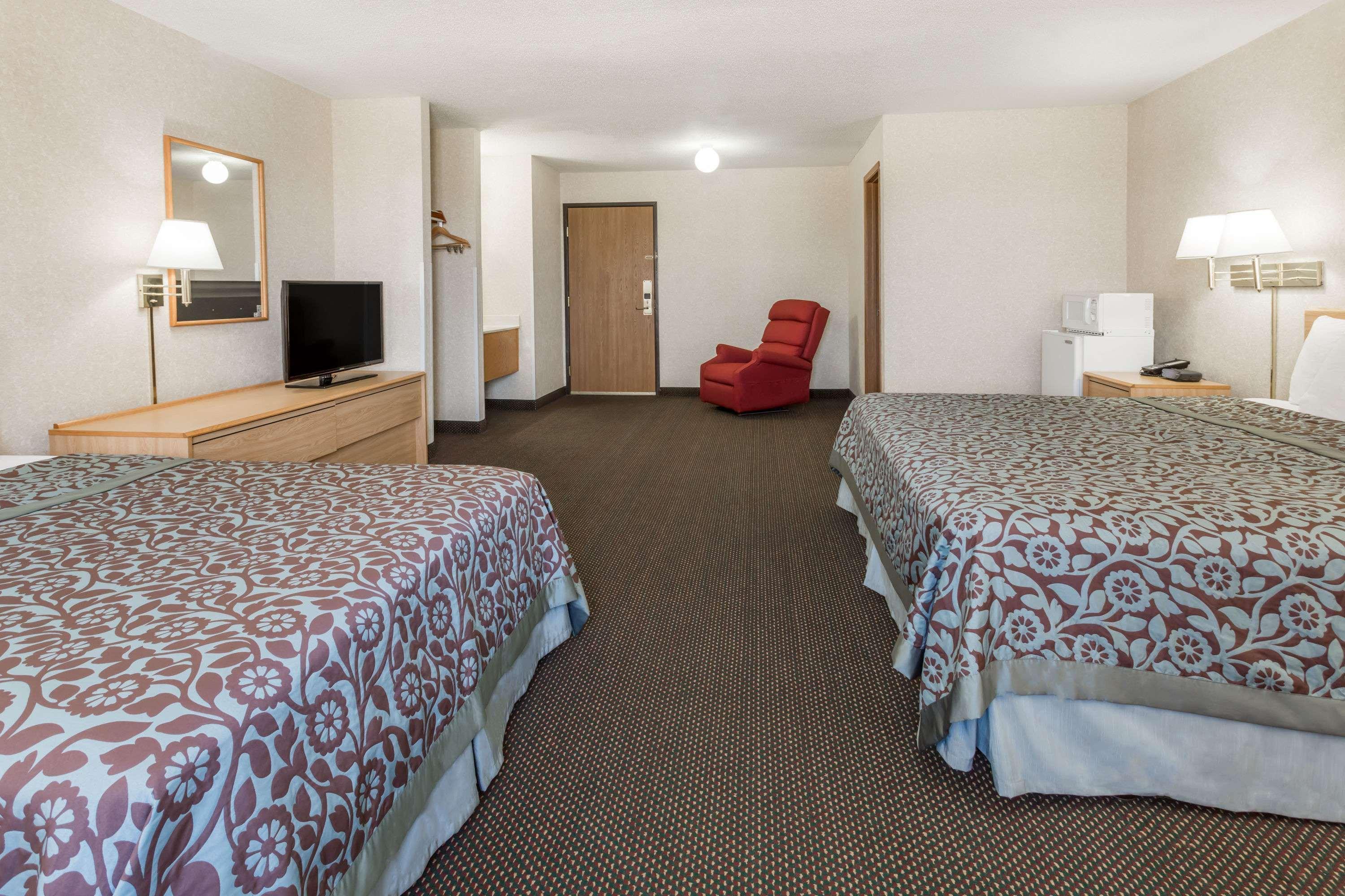 Days Inn By Wyndham Colby Bagian luar foto
