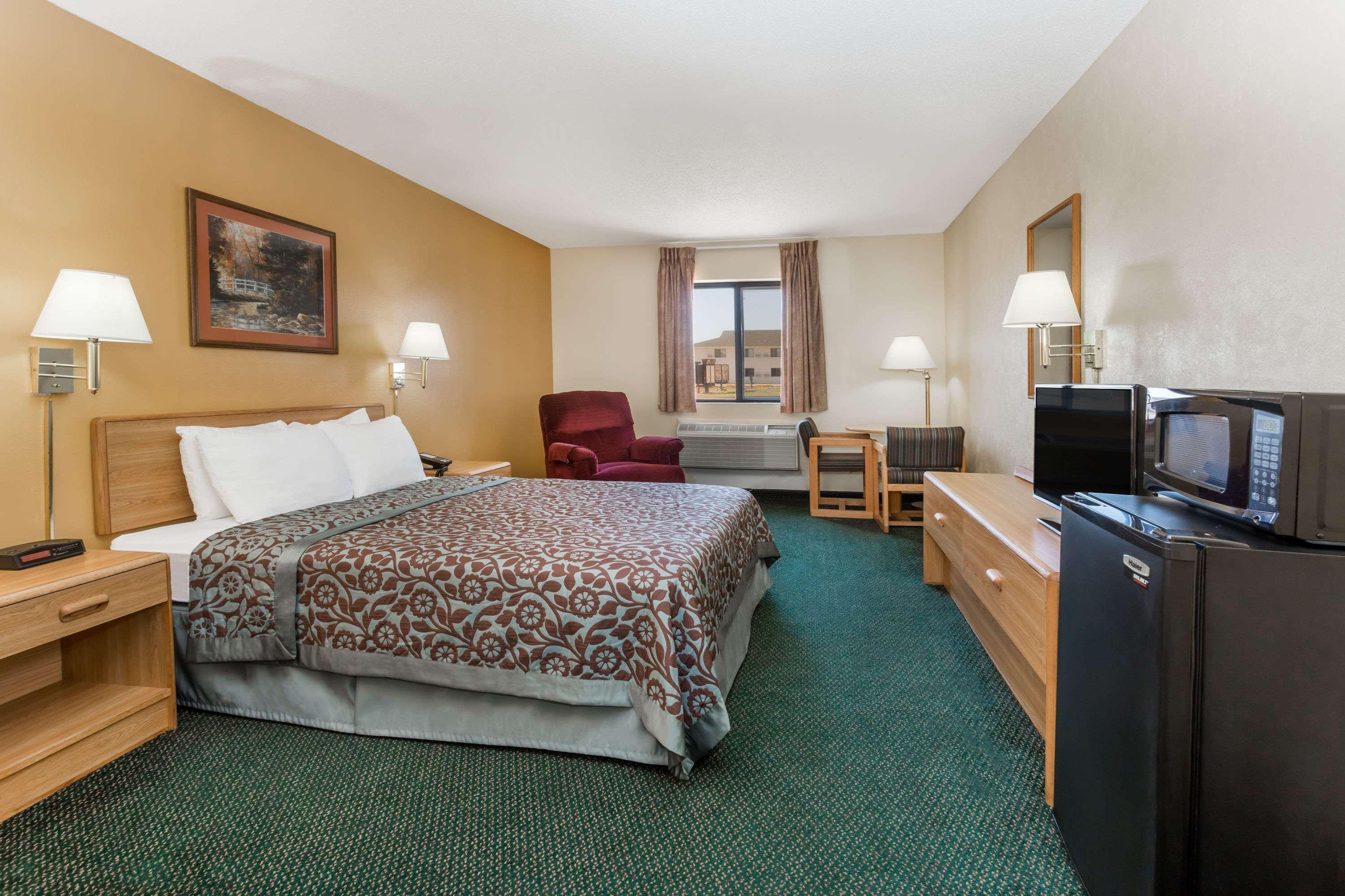 Days Inn By Wyndham Colby Bagian luar foto