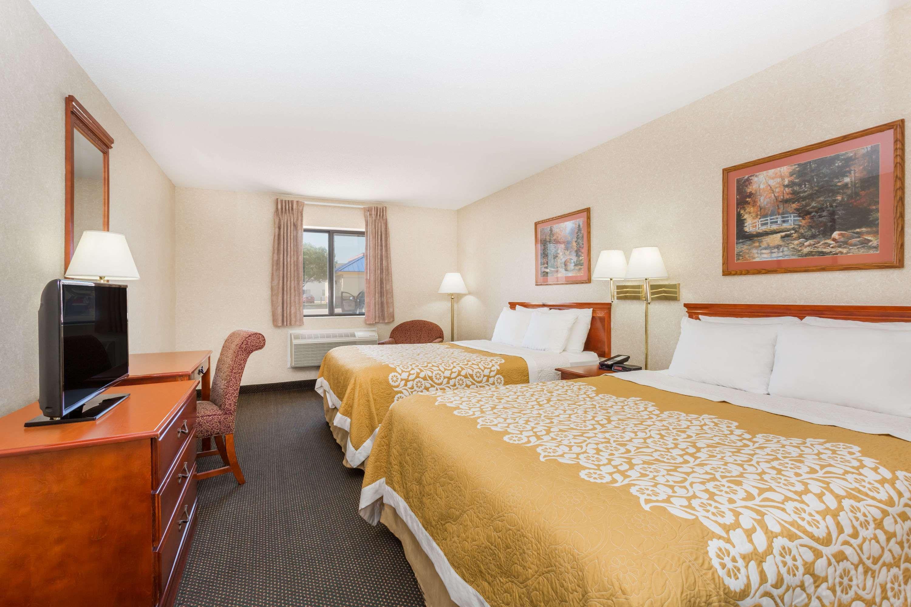 Days Inn By Wyndham Colby Bagian luar foto