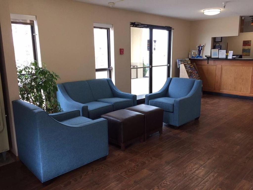 Days Inn By Wyndham Colby Bagian luar foto